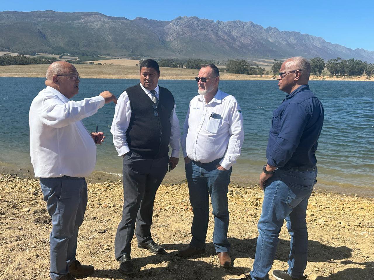 Minister besoek Tulbagh oor waterprobleme
